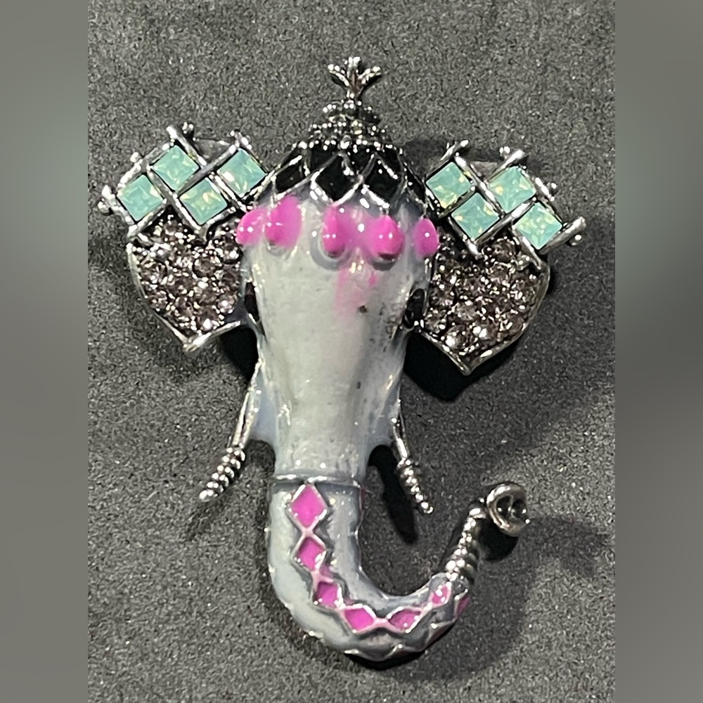 Elegant Rhinestone Silver tone Enamel India Good Luck Elephant Brooch Lapel Pin